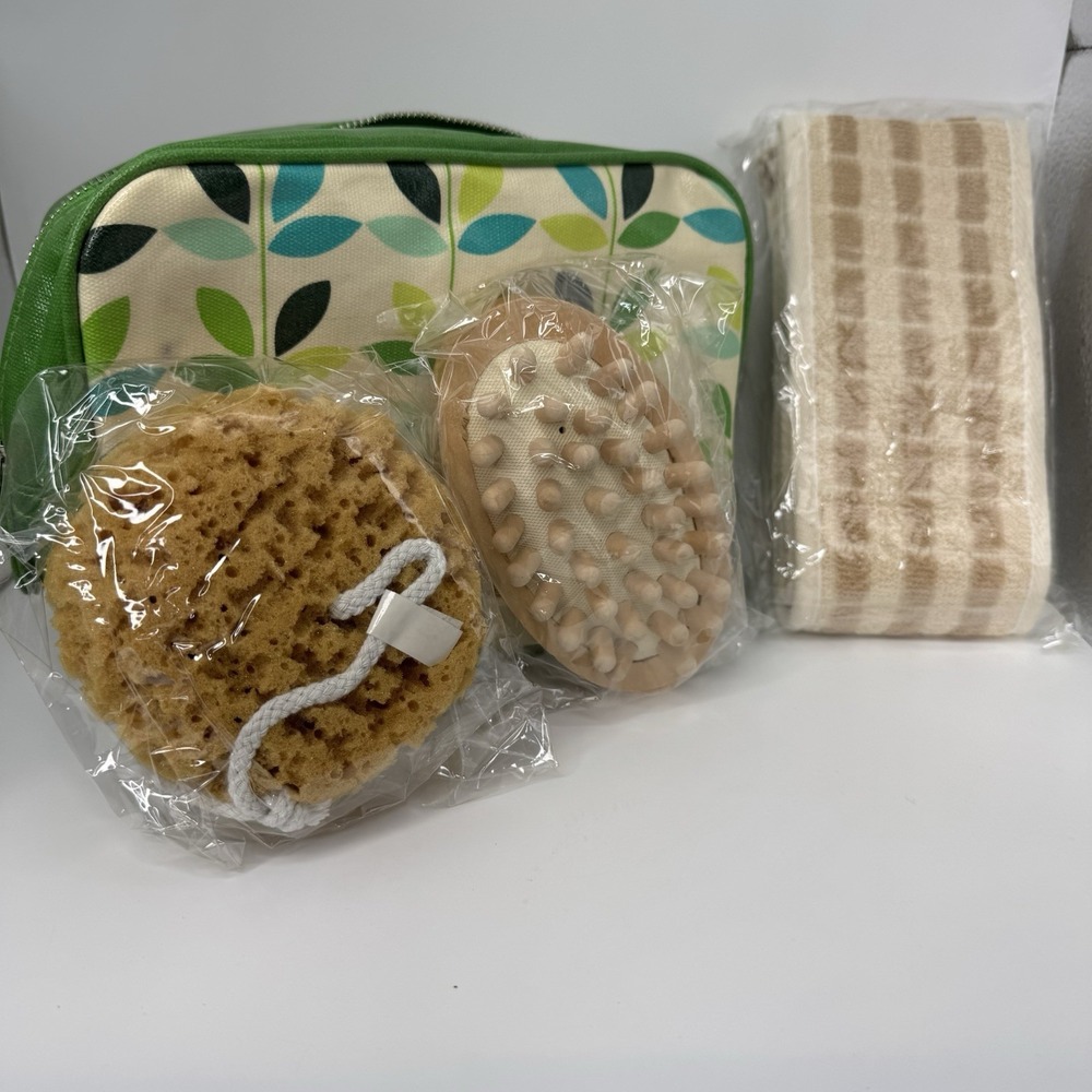BATH & BODYWORKS 3Pc Exfoliating Set & Bag 8"x 6"x 3.5"New in Packaging (FLAWS)